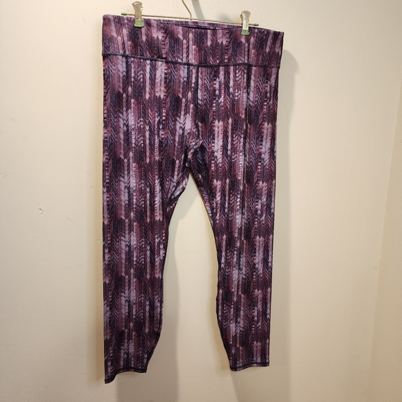 Fabletics Midrise Power Hold Zip Pocket Pattern capri leggings  XL - Picture 2 of 14